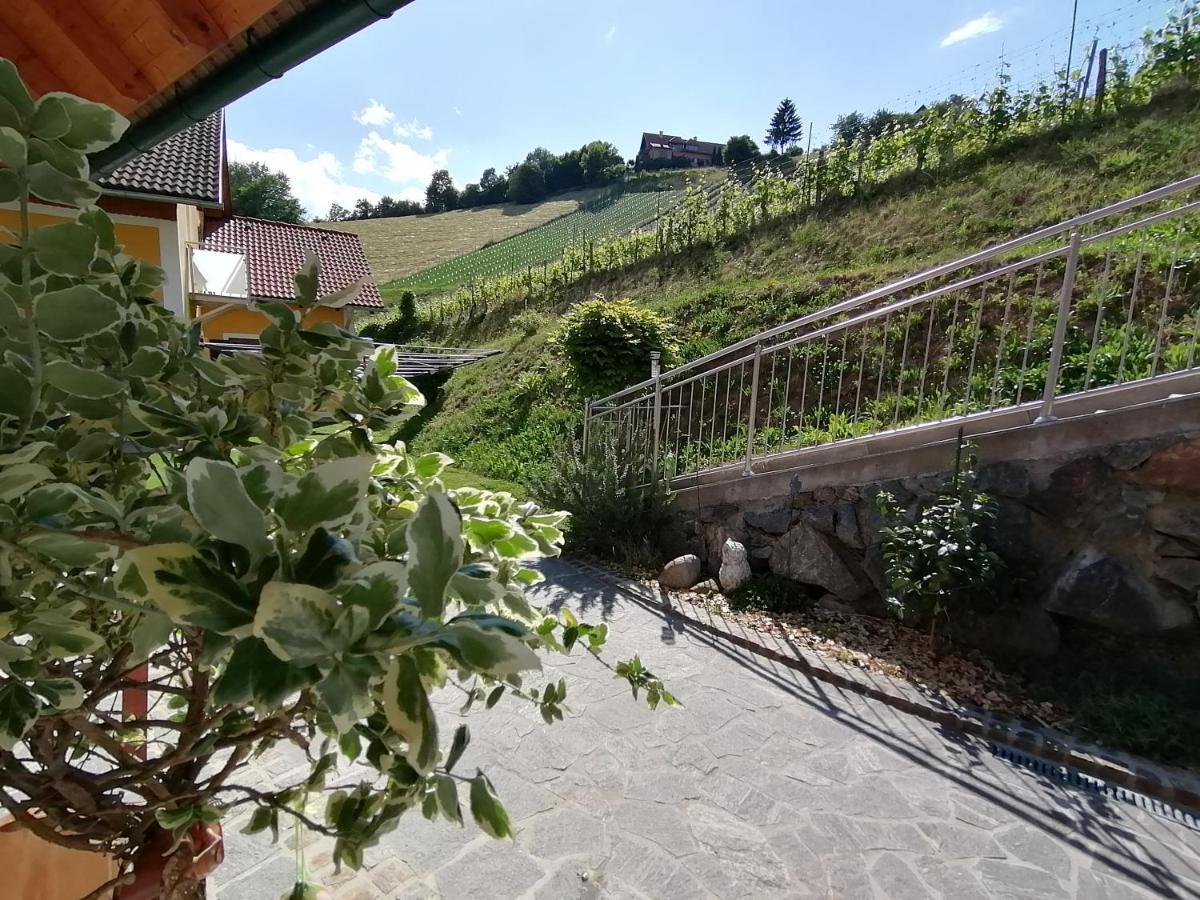 Ferienwohnung Stoff Kitzeck im Sausal Bagian luar foto